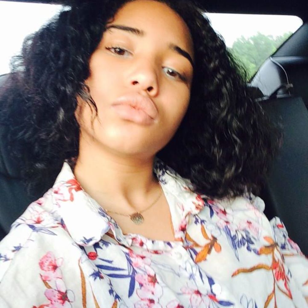 Meet your Posher, Emani